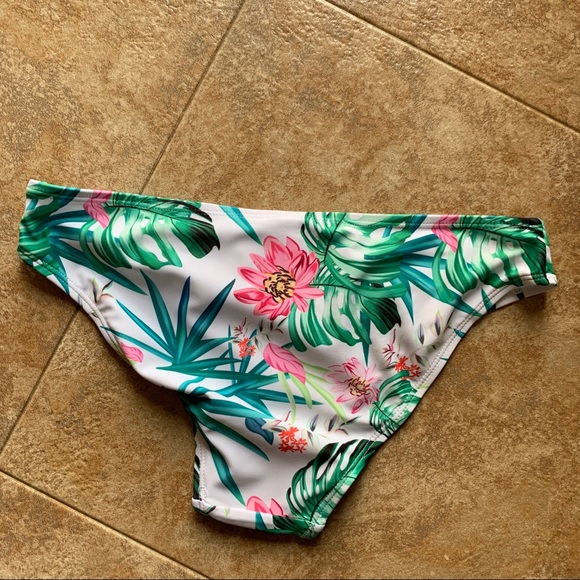 Tropical Bikini - Picture 8 of 8